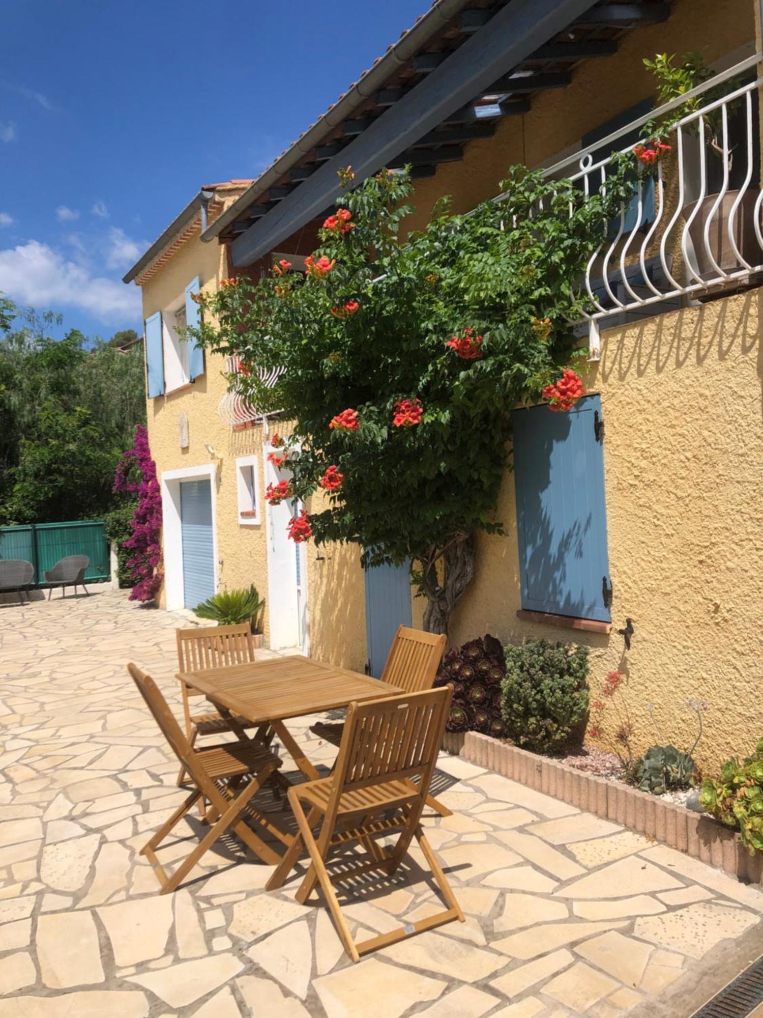Appartement Dans La Colline Belgentier Zewnętrze zdjęcie